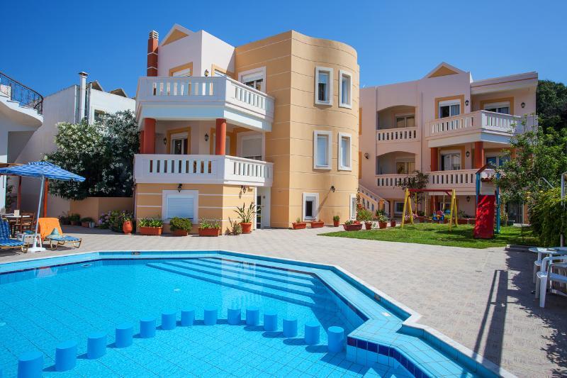 Artemis Apartments Stalos Bagian luar foto
